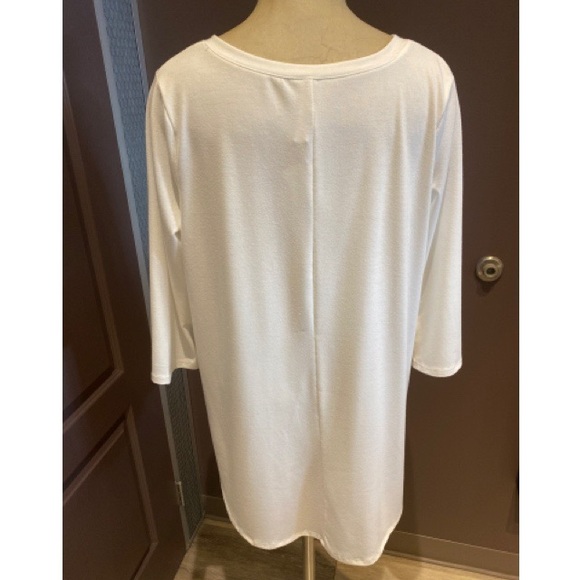 Flowy vneck basic top - Picture 3 of 3
